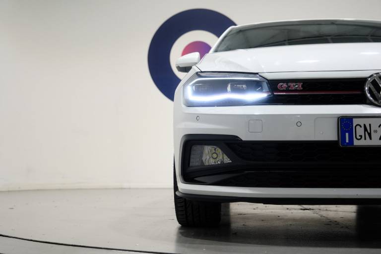 VOLKSWAGEN Polo GTI 38