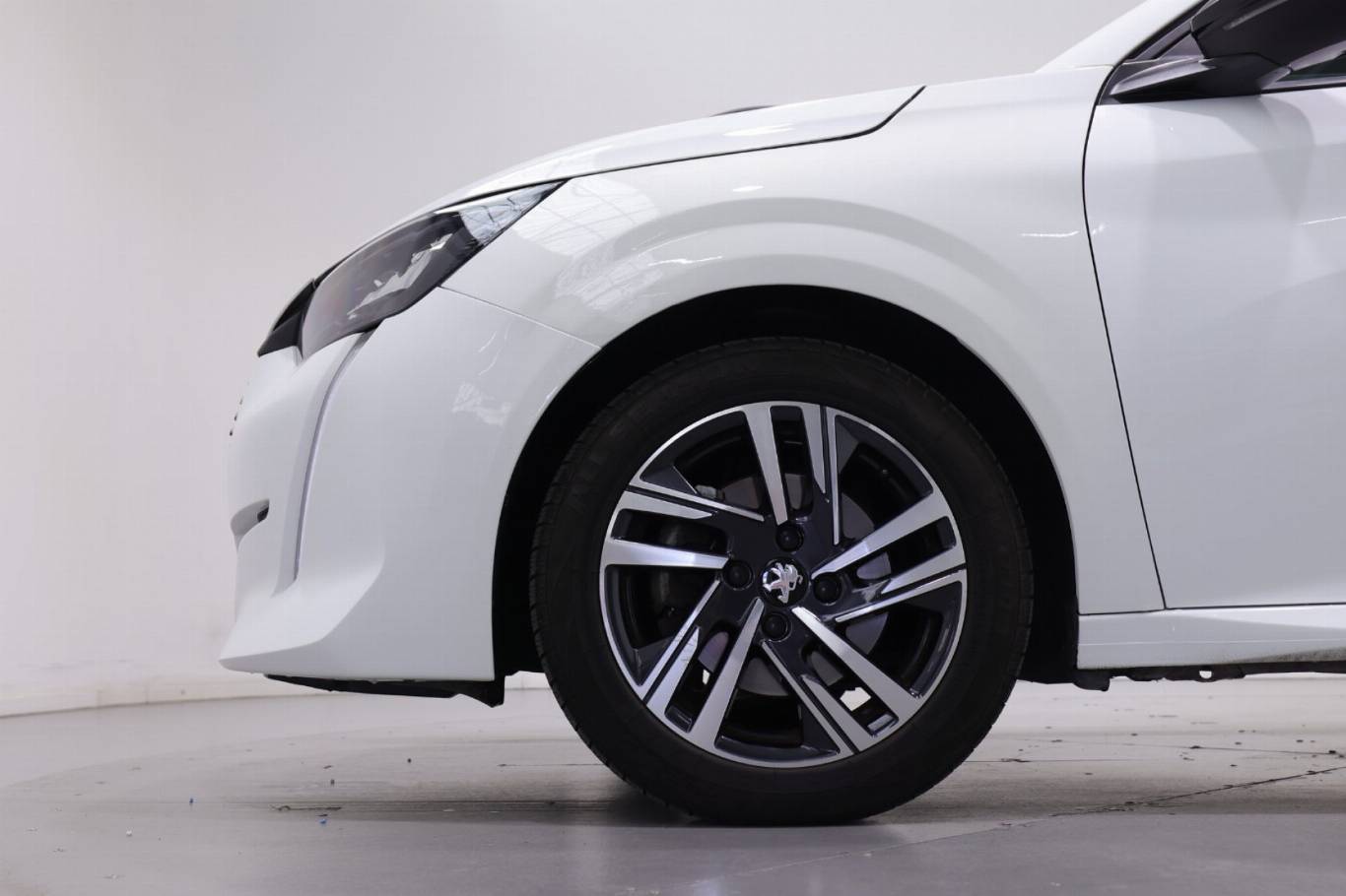 PEUGEOT 208 17