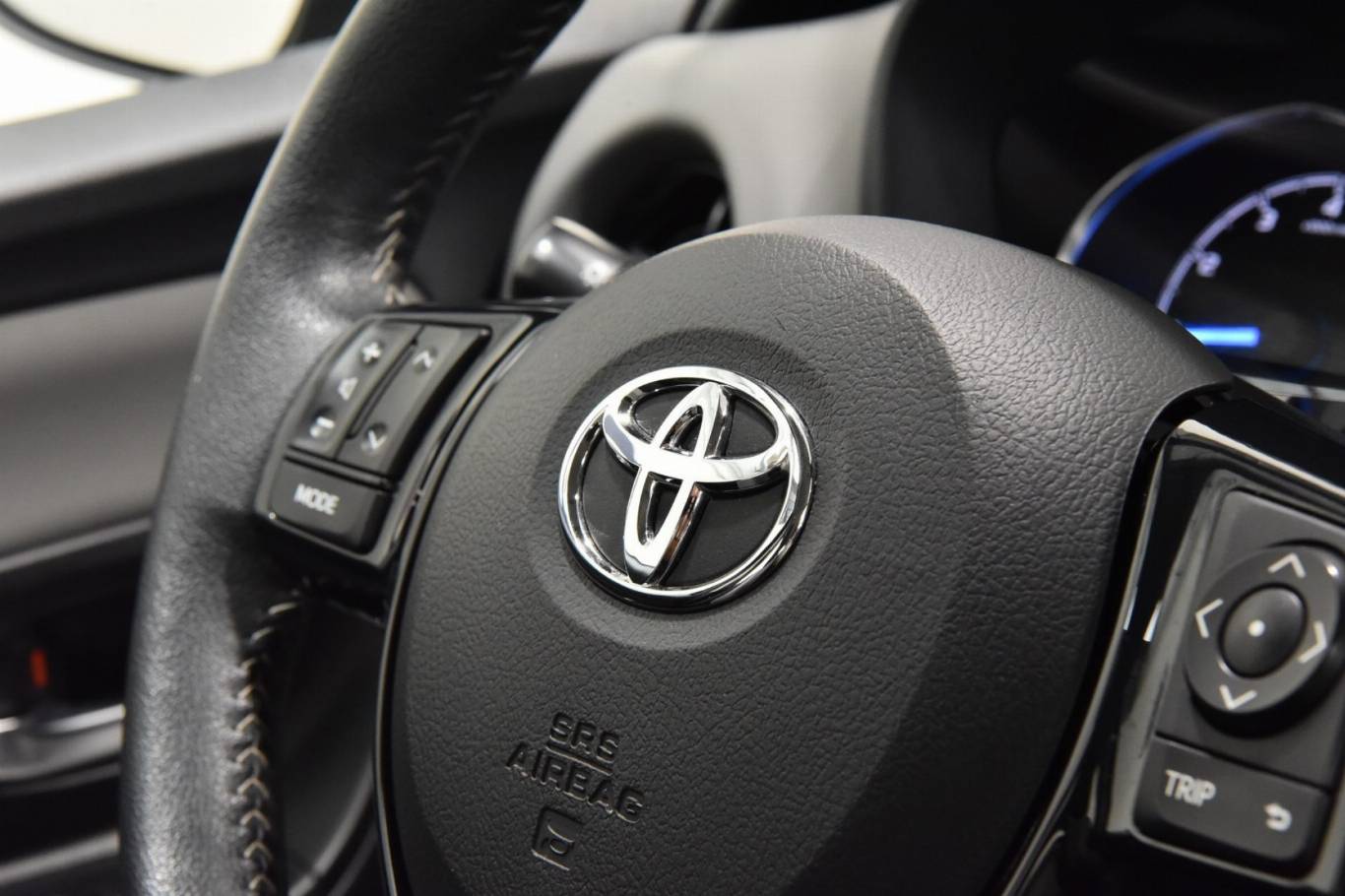 TOYOTA Yaris 16