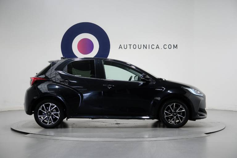 TOYOTA Yaris 4