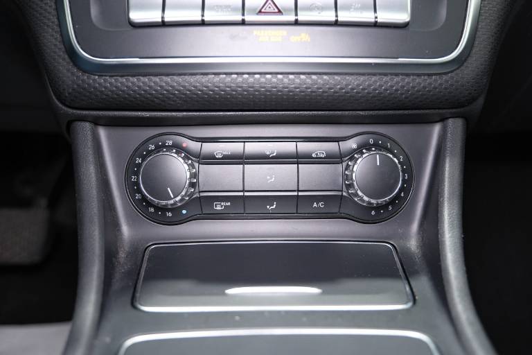 MERCEDES-BENZ A 180 23