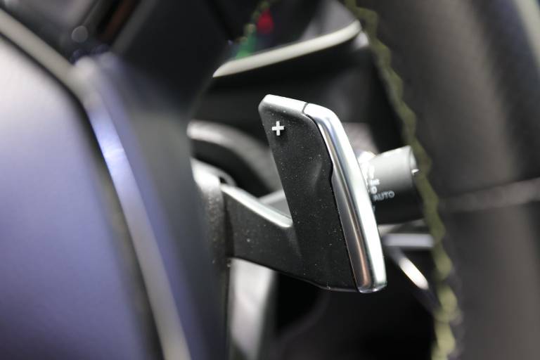 PEUGEOT 208 26