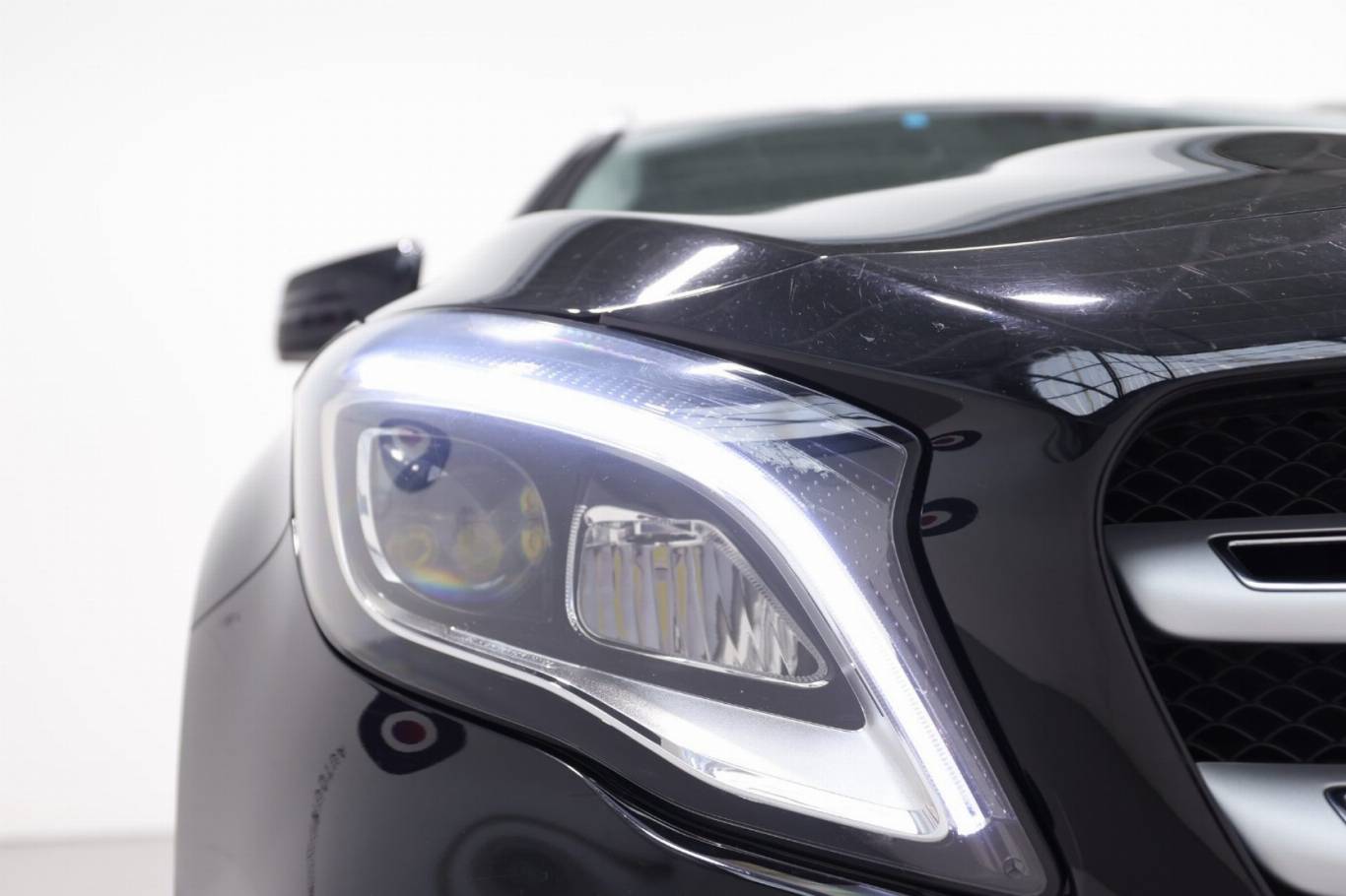 MERCEDES-BENZ GLA 200 12