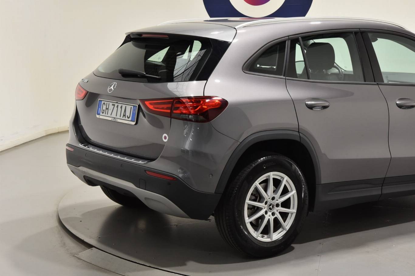 MERCEDES-BENZ GLA 180 21