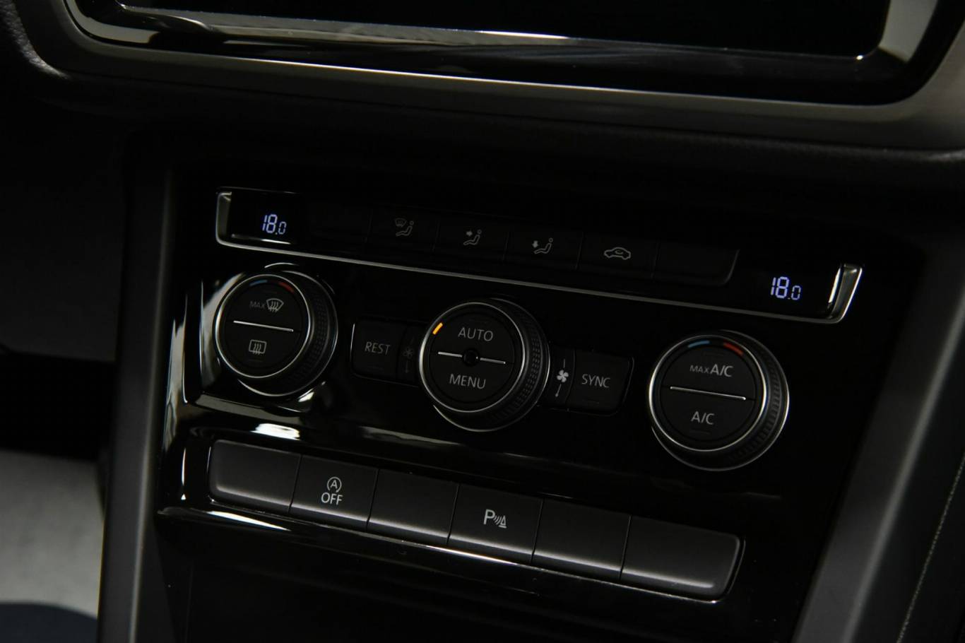 VOLKSWAGEN Touran 23