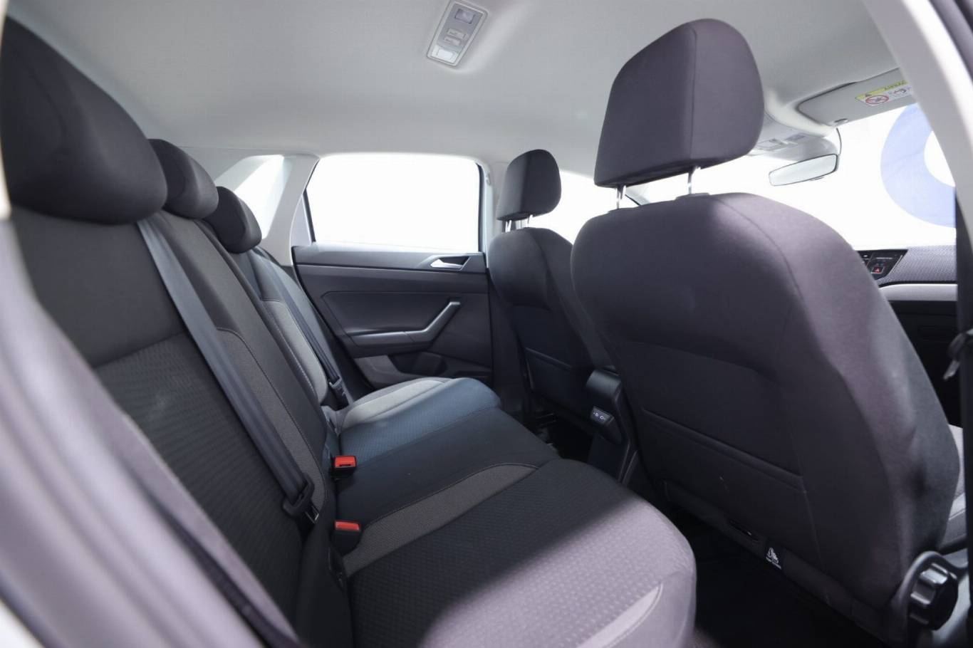 VOLKSWAGEN Polo 48
