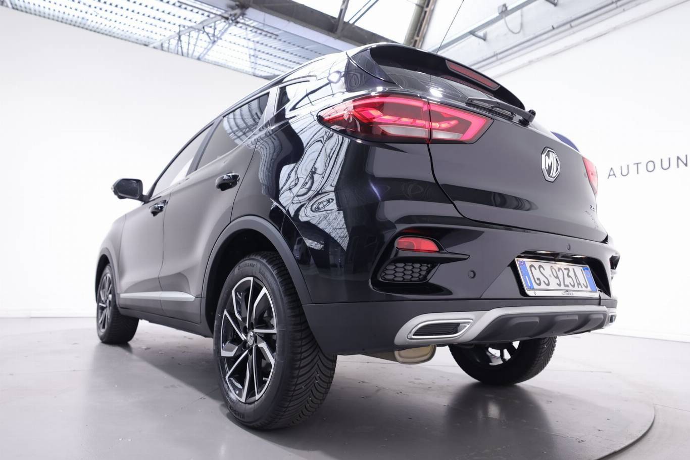 MG ZS 43