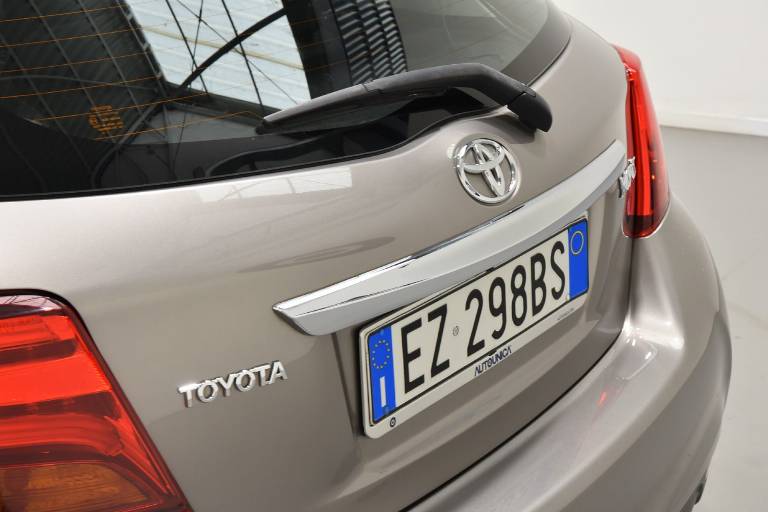 TOYOTA Yaris 46