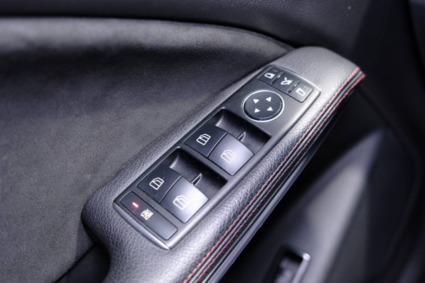 MERCEDES-BENZ CLA 220 29