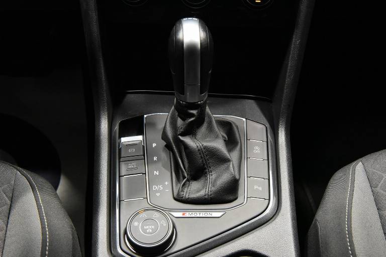 VOLKSWAGEN Tiguan 10