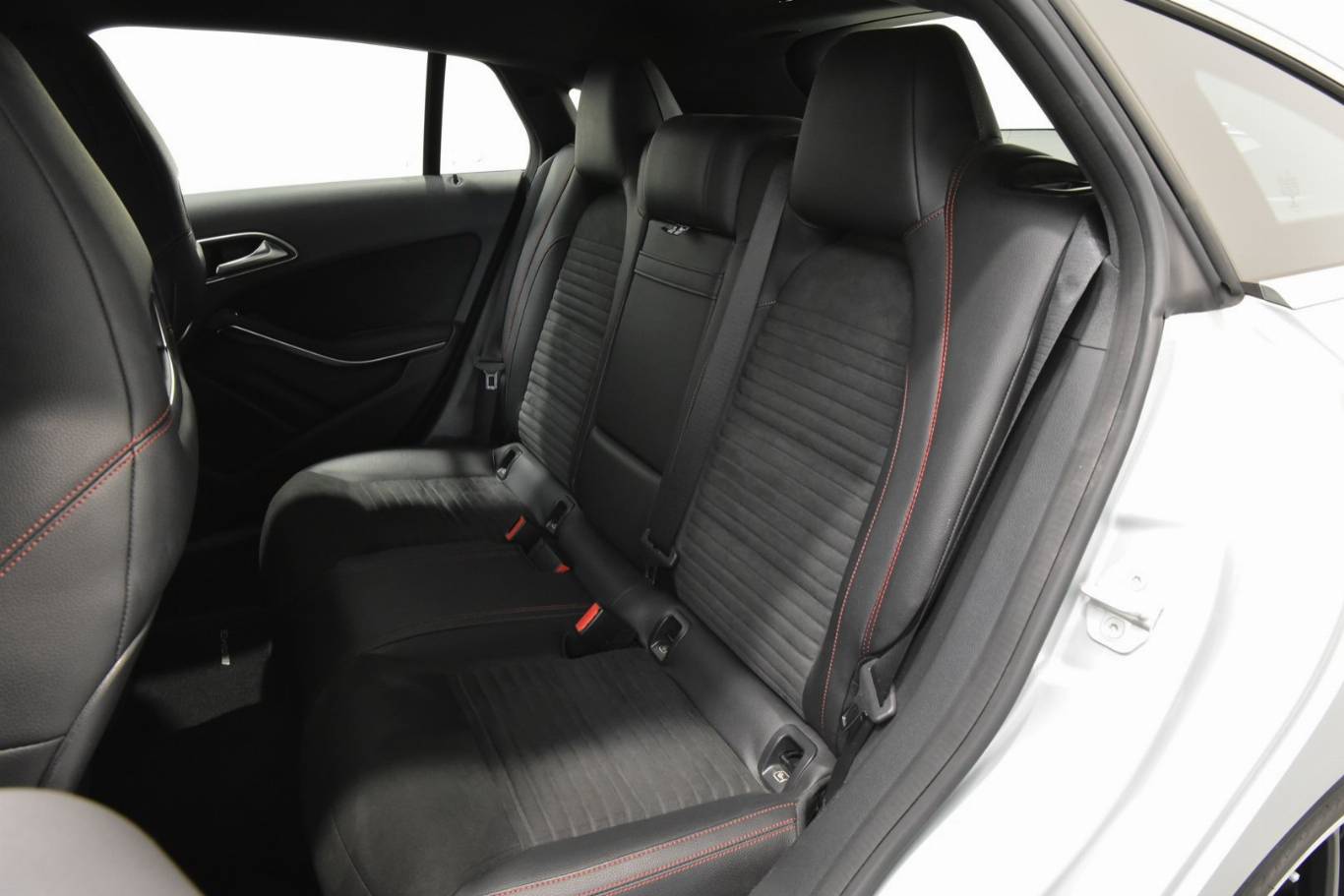 MERCEDES-BENZ CLA 200 18