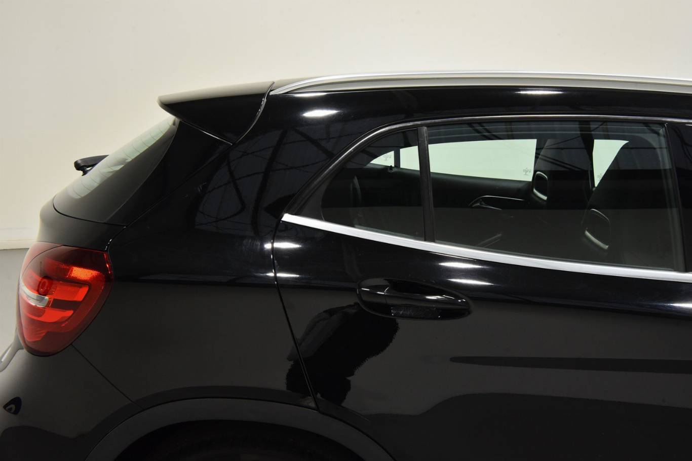 MERCEDES-BENZ GLA 180 48