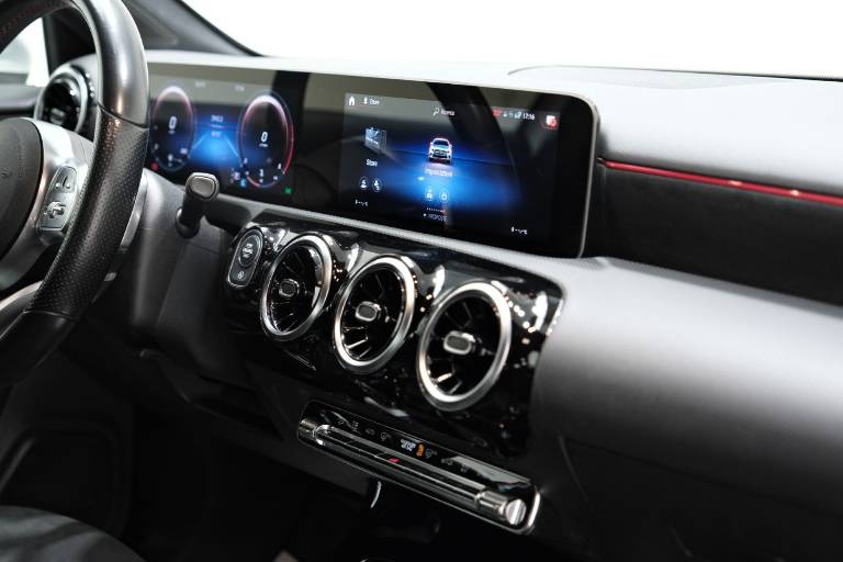 MERCEDES-BENZ A 180 58