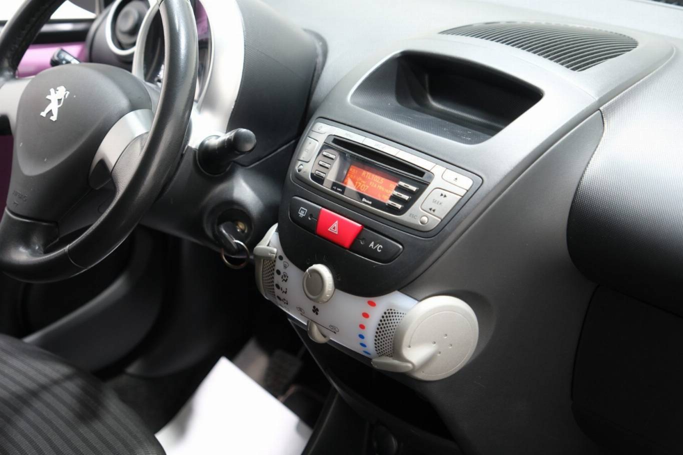PEUGEOT 107 44