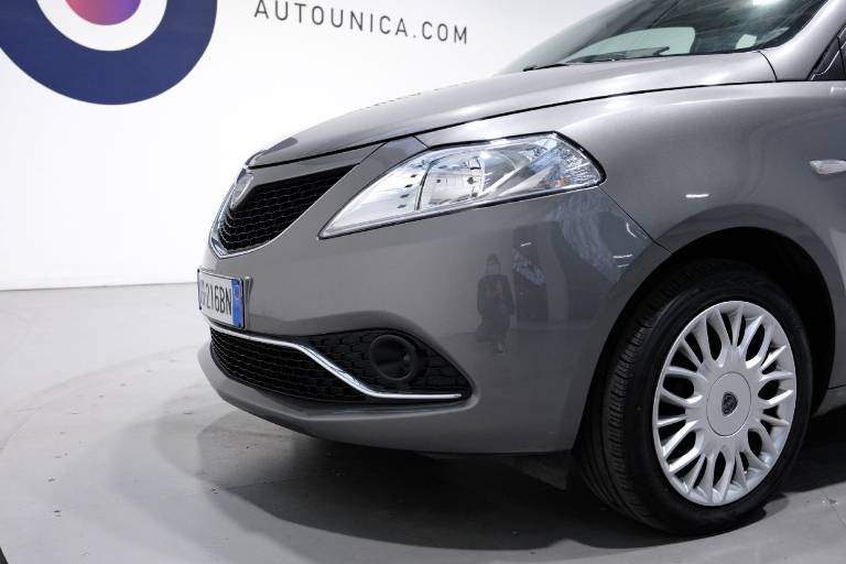 LANCIA Ypsilon 17