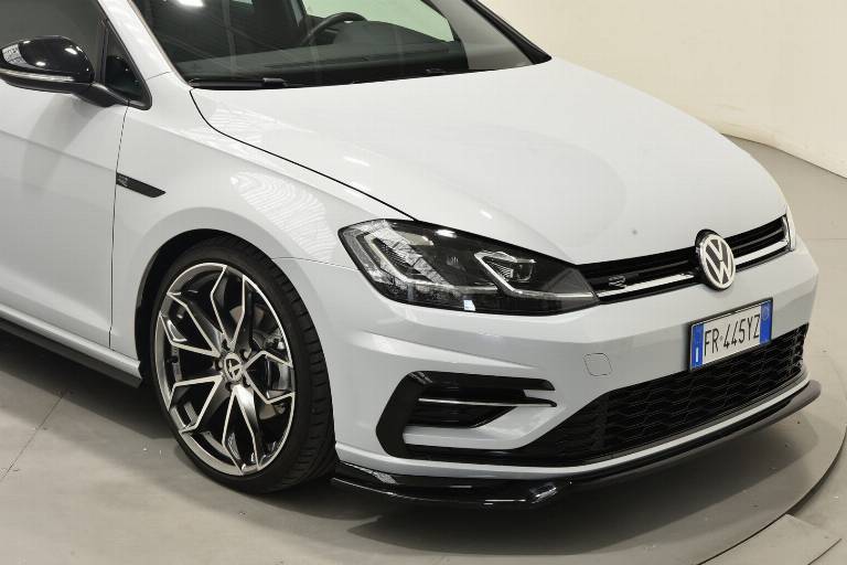 VOLKSWAGEN Golf 16