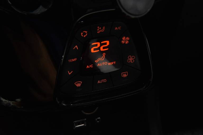 PEUGEOT 108 11