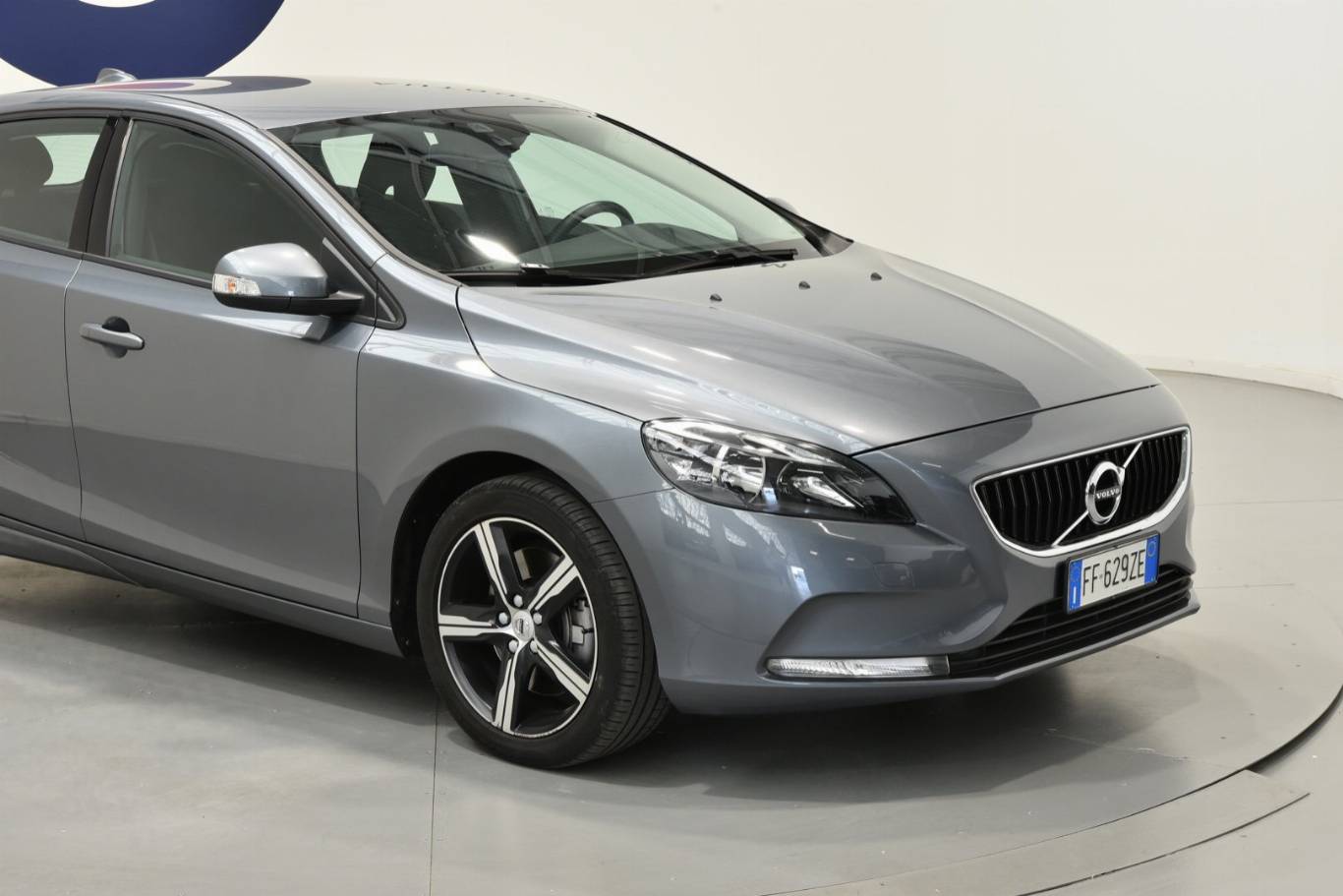 VOLVO V40 16