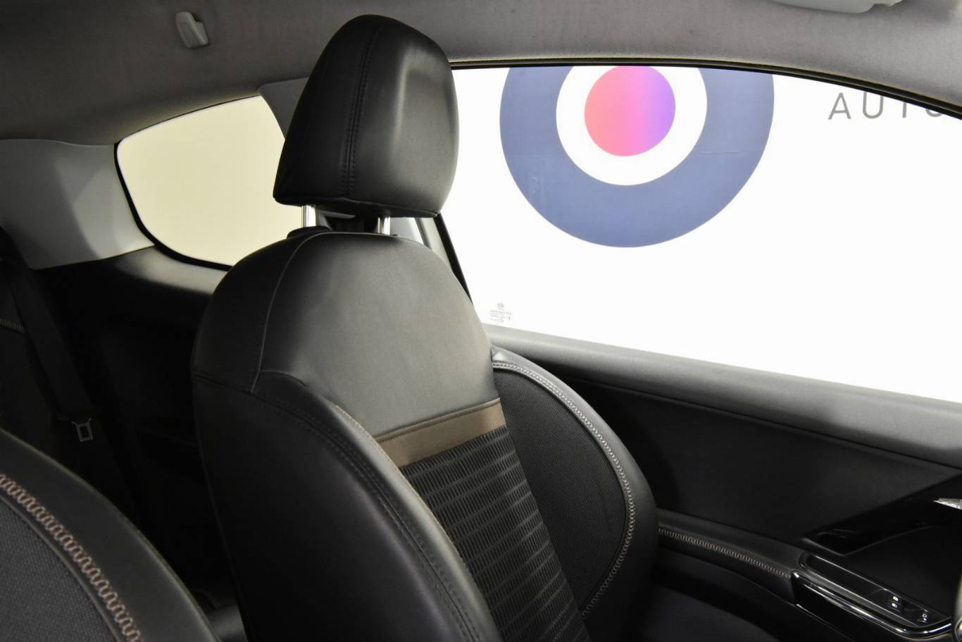 PEUGEOT 208 50