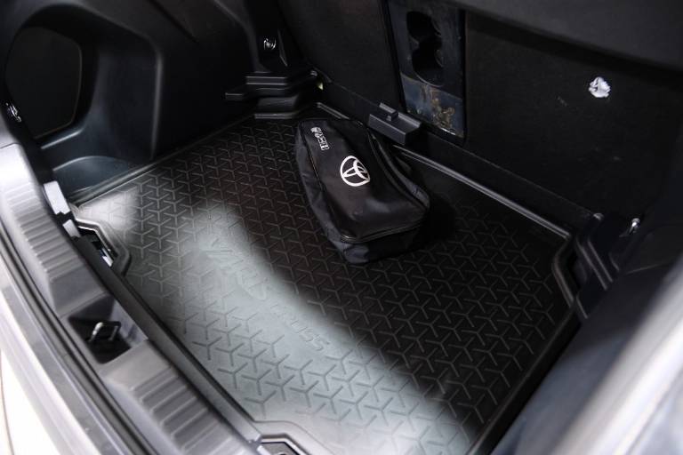 TOYOTA Yaris Cross 61