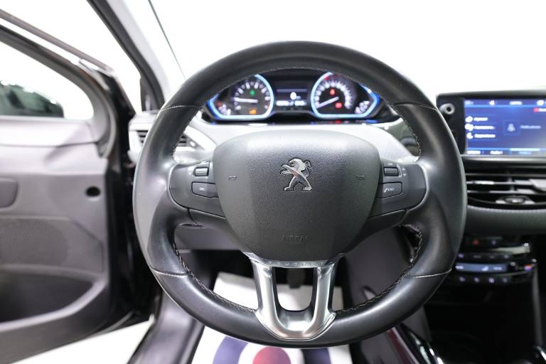 PEUGEOT 2008 7