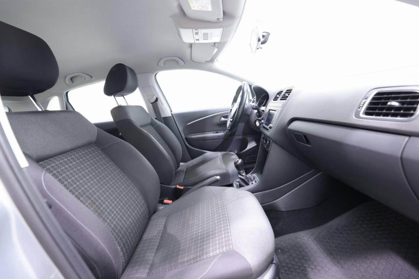 VOLKSWAGEN Polo 39