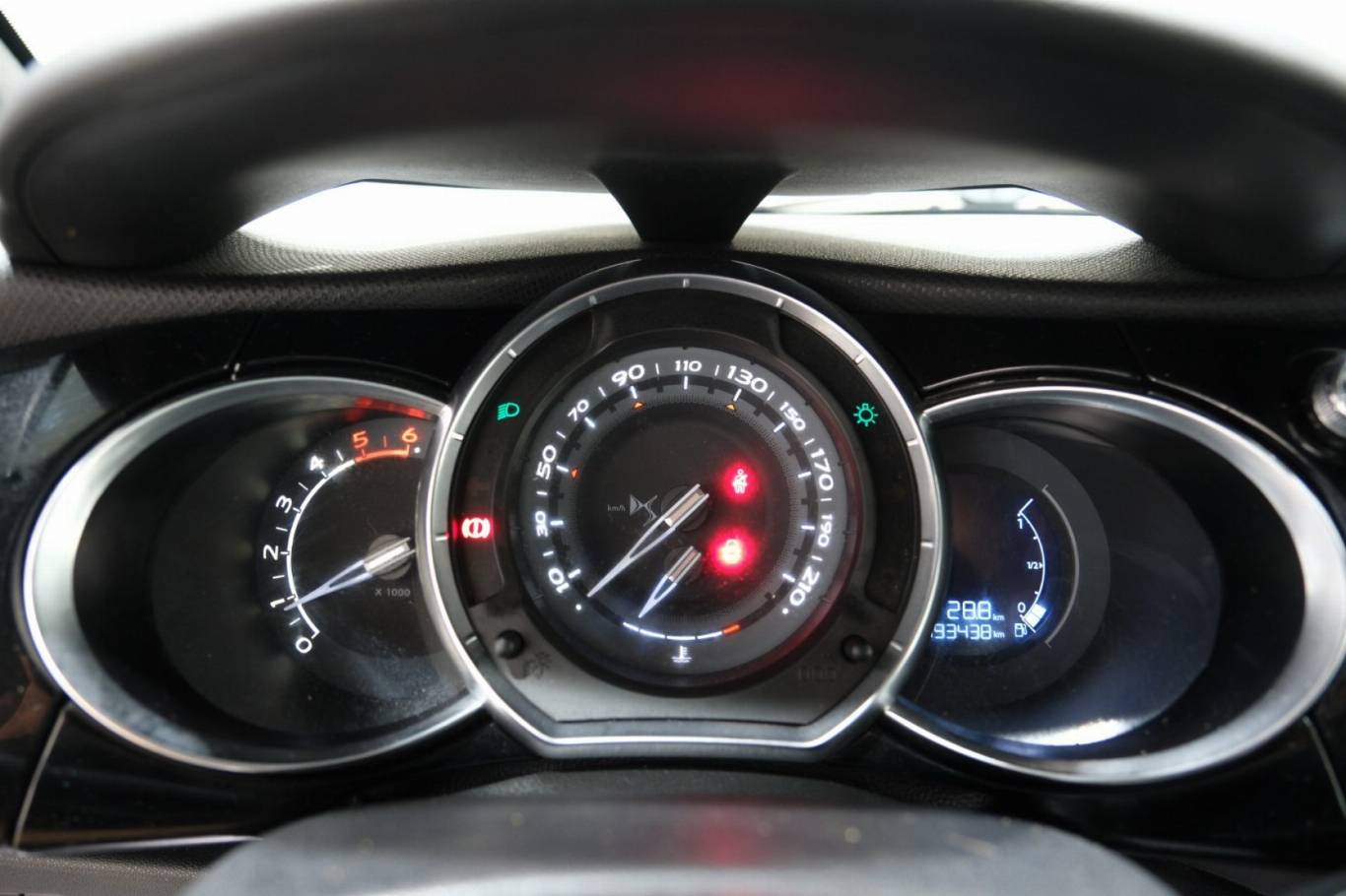 DS AUTOMOBILES DS 3 8