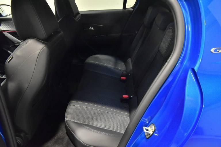 PEUGEOT 208 39
