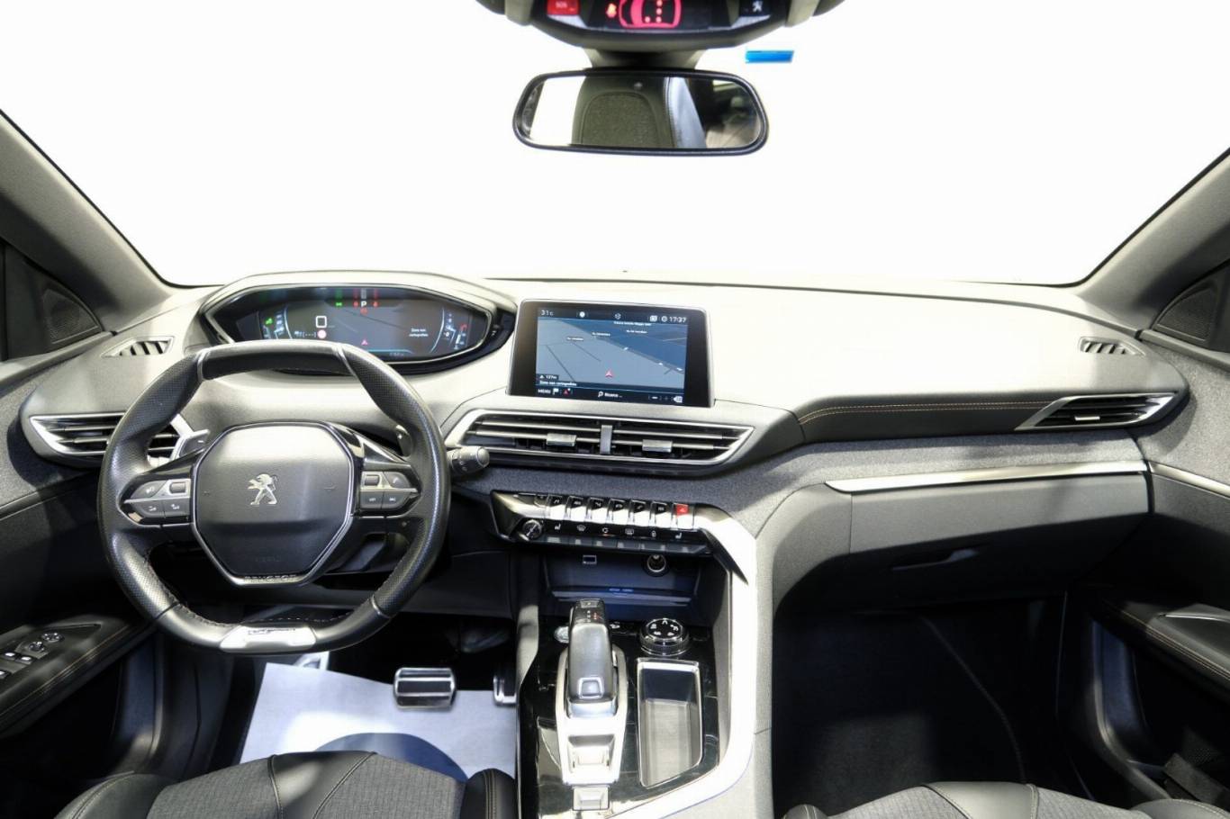 PEUGEOT 3008 9