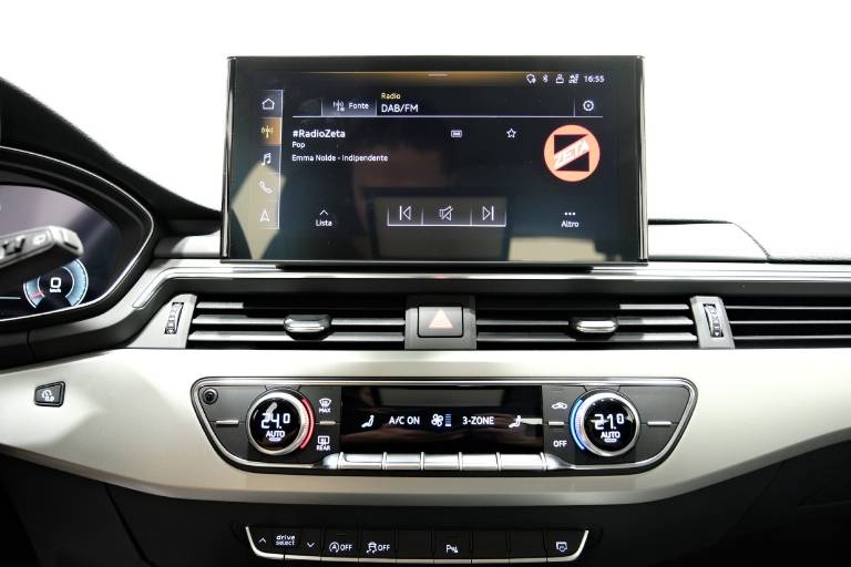 AUDI A4 26