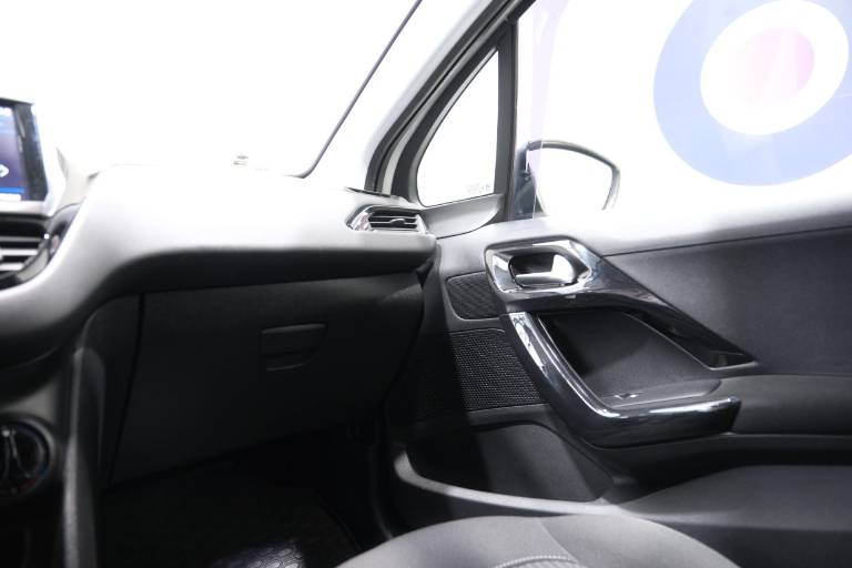 PEUGEOT 208 30