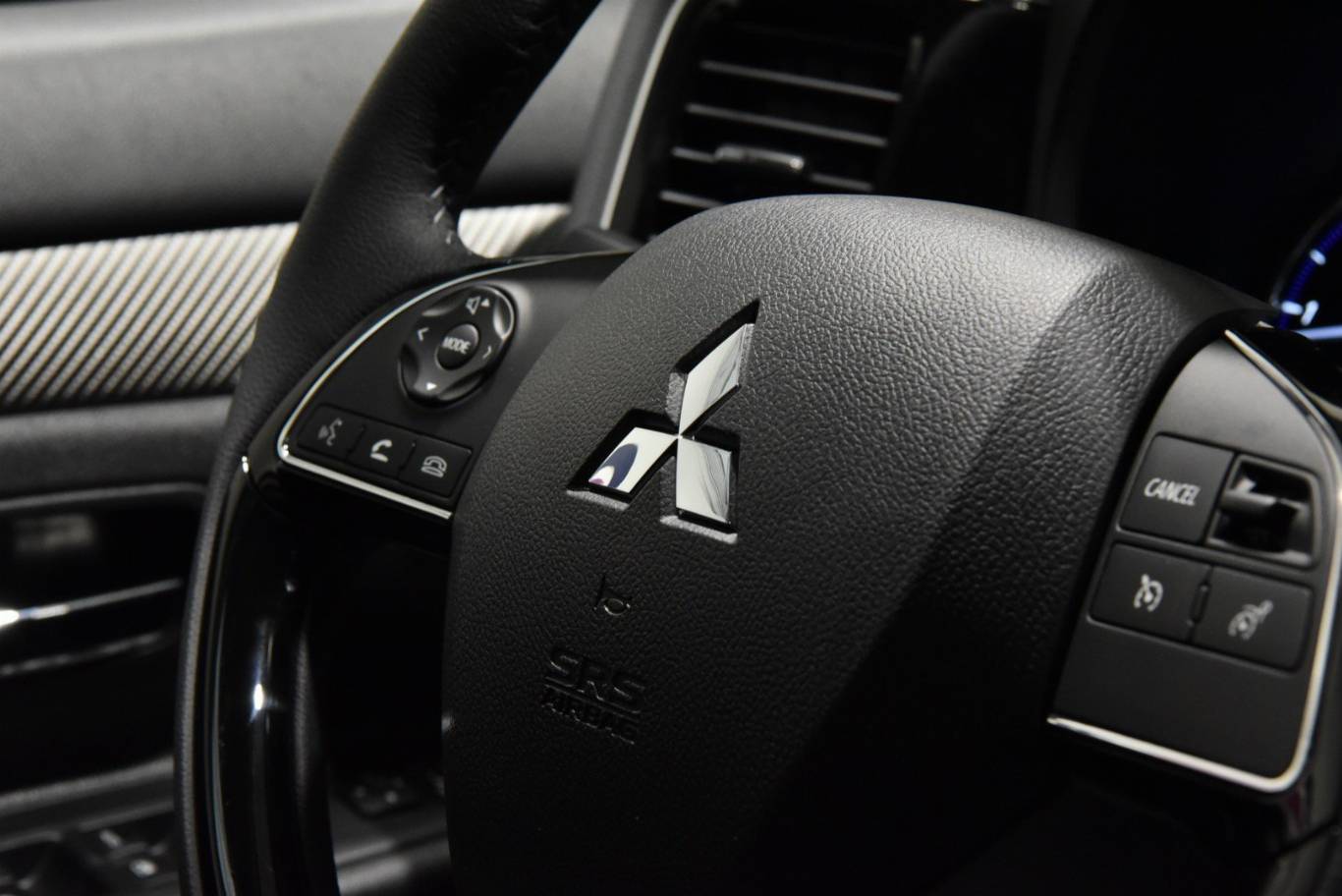 MITSUBISHI Outlander 24