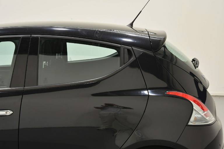 LANCIA Ypsilon 37