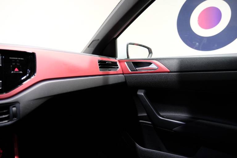 VOLKSWAGEN Polo GTI 27