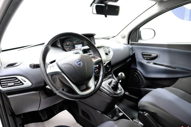 LANCIA Ypsilon 5