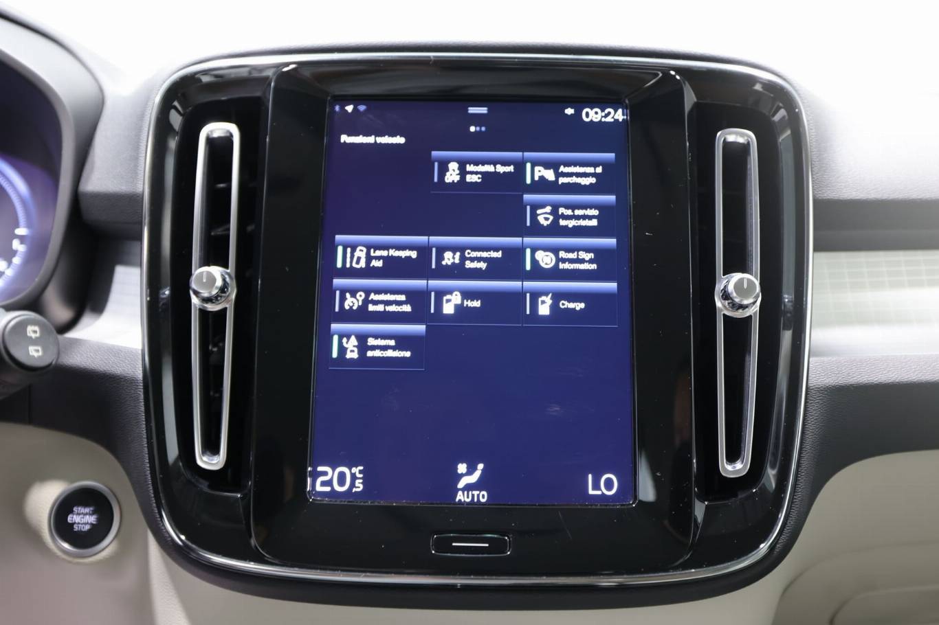 VOLVO XC40 25