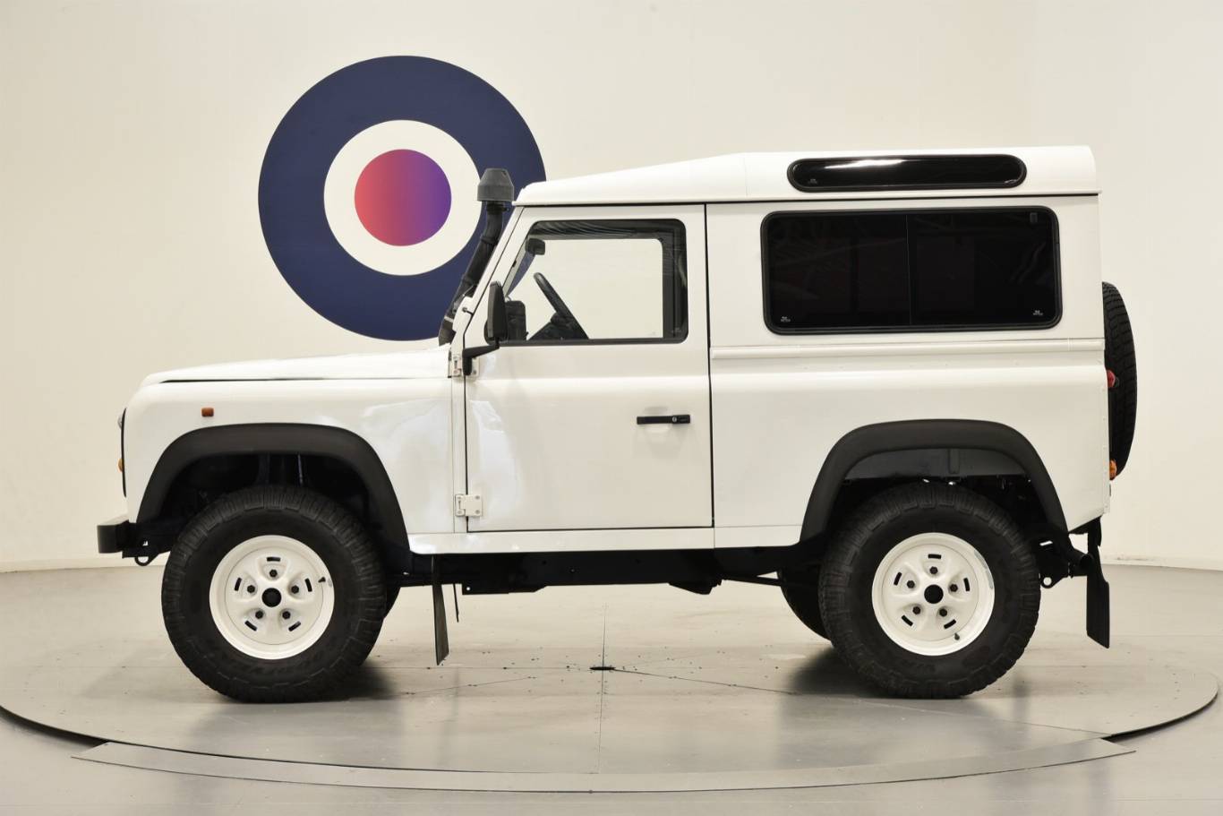 LAND ROVER Defender 32