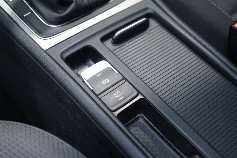 VOLKSWAGEN Golf 30
