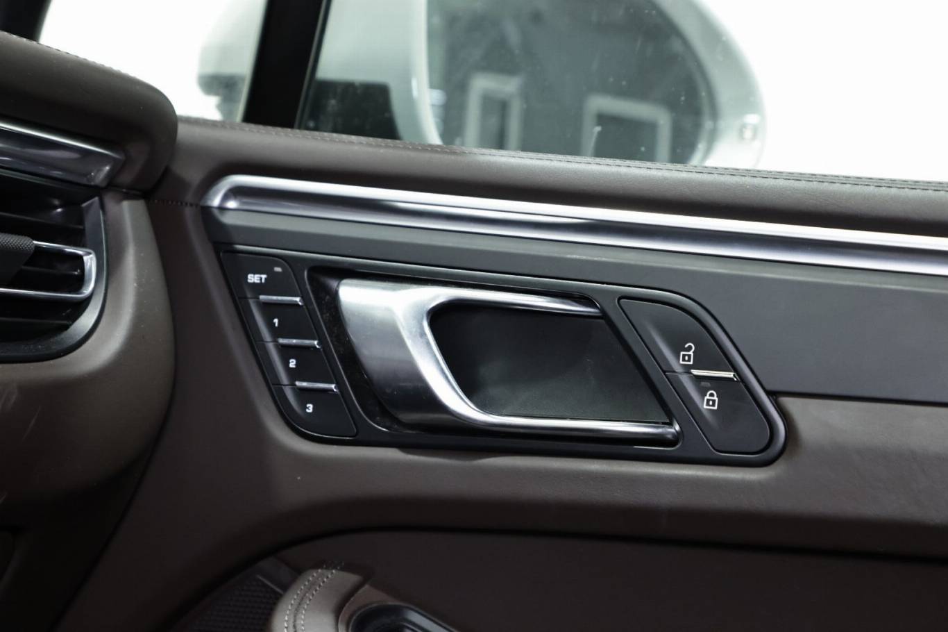 PORSCHE Macan 25