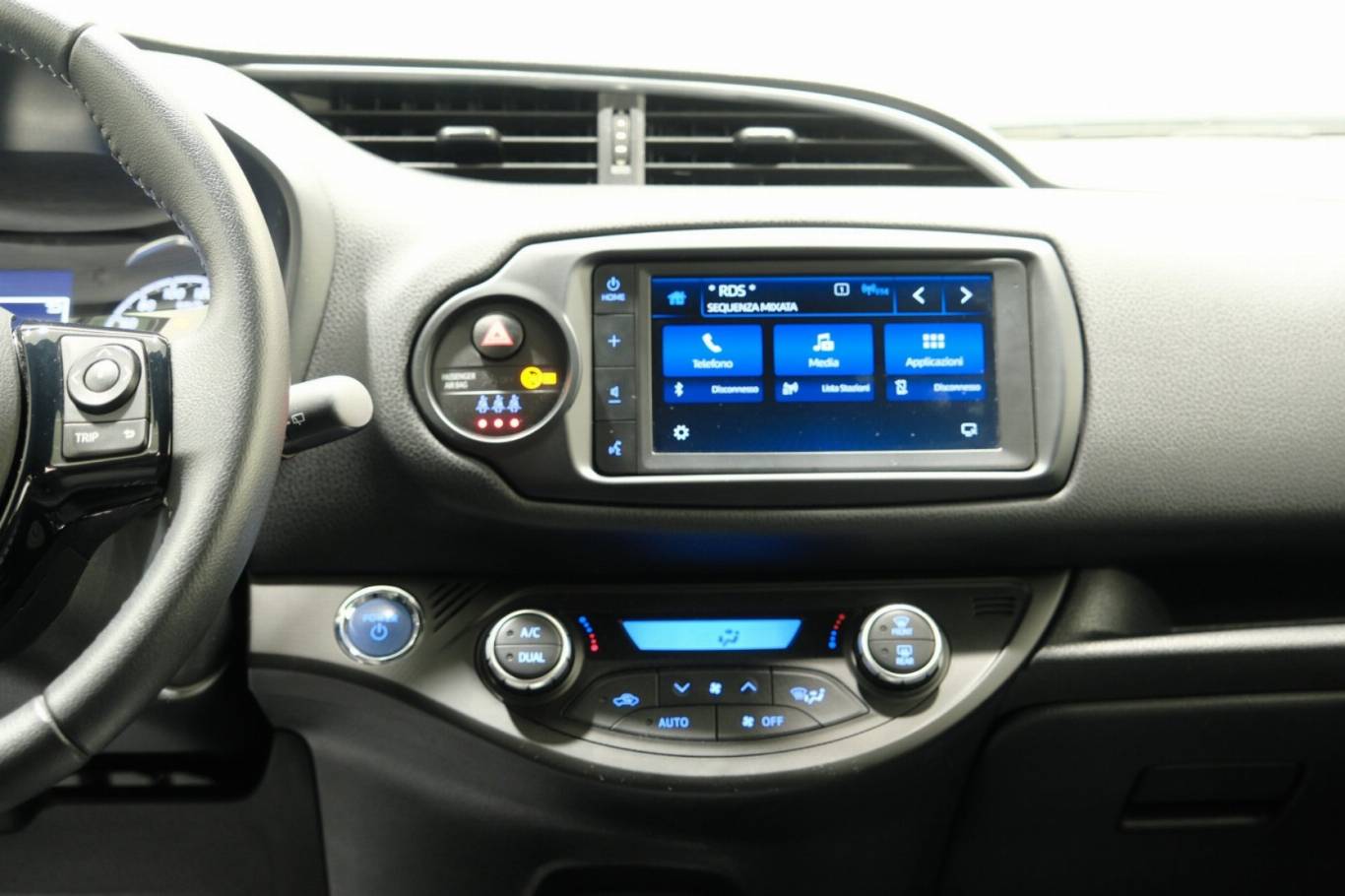 TOYOTA Yaris 38