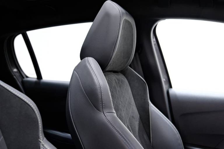 PEUGEOT 208 69