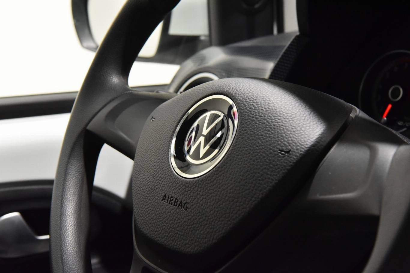VOLKSWAGEN Up! 23