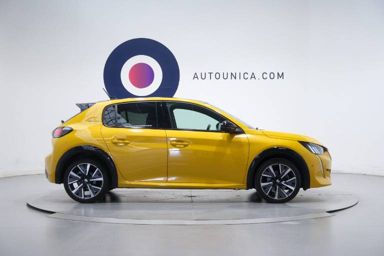 PEUGEOT 208 4