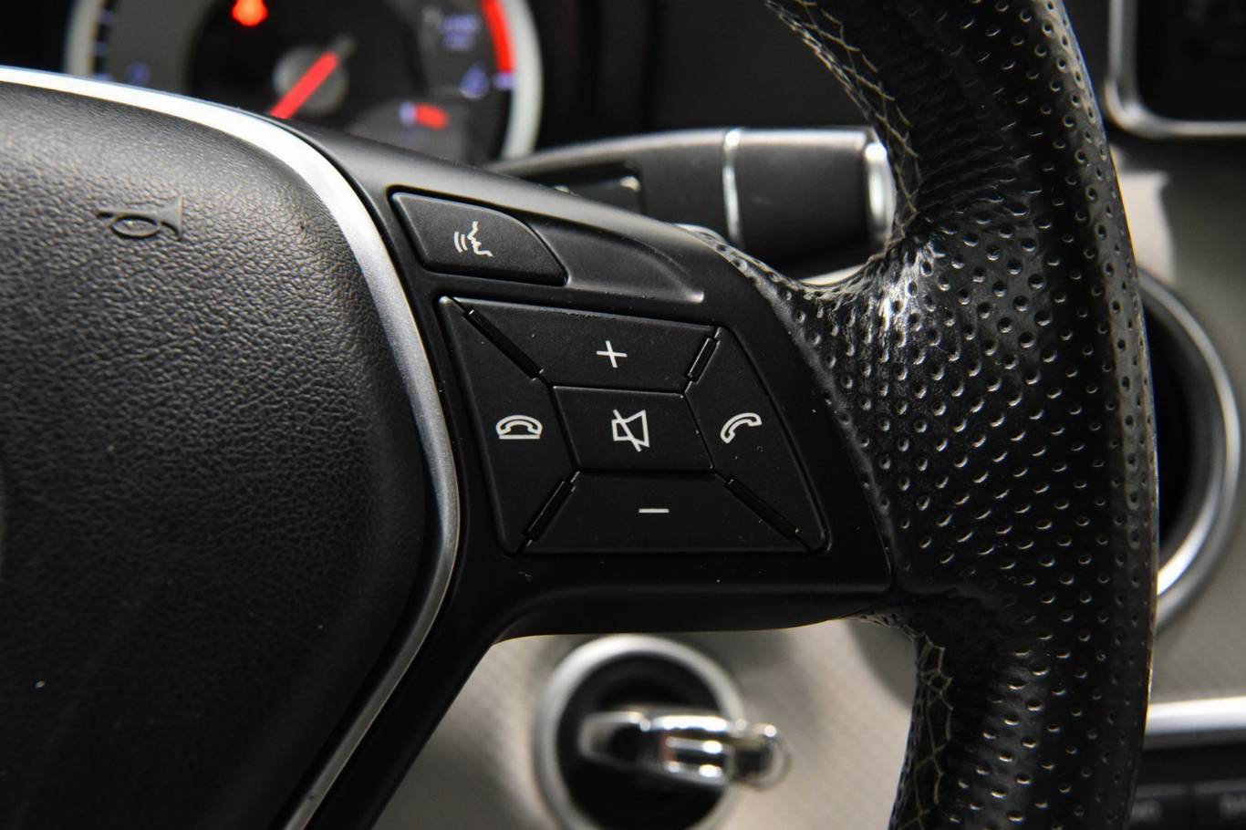 MERCEDES-BENZ A 180 8