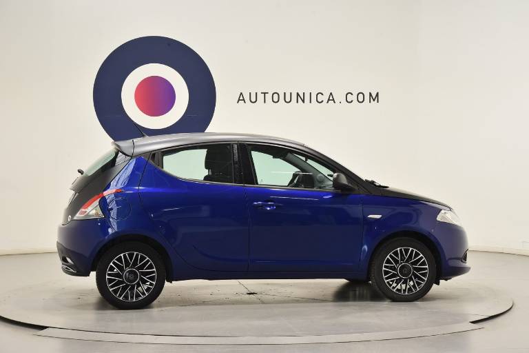 LANCIA Ypsilon 8