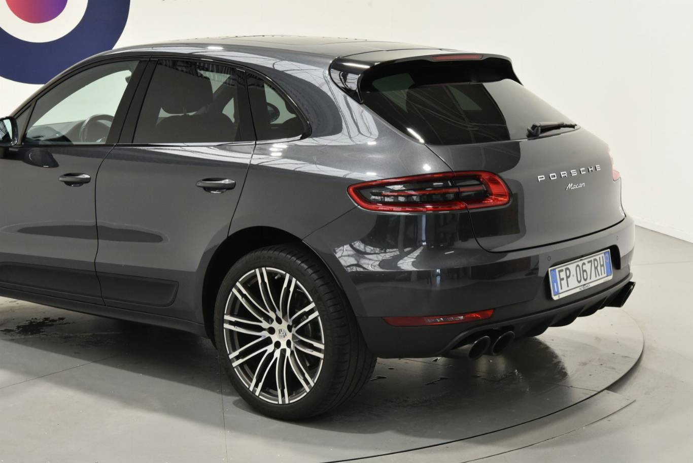 PORSCHE Macan 18