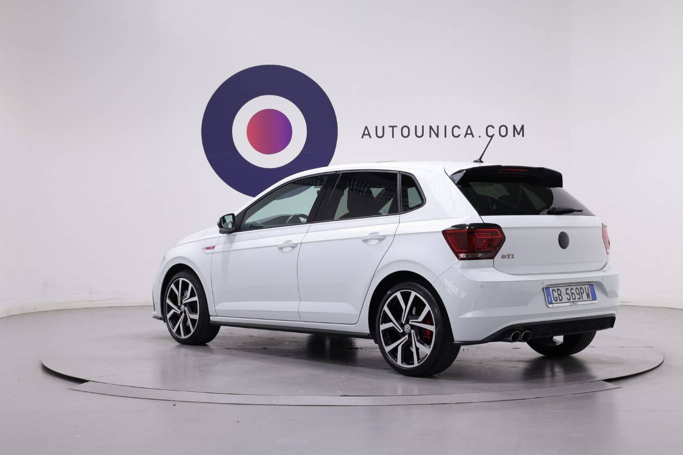 VOLKSWAGEN Polo 17