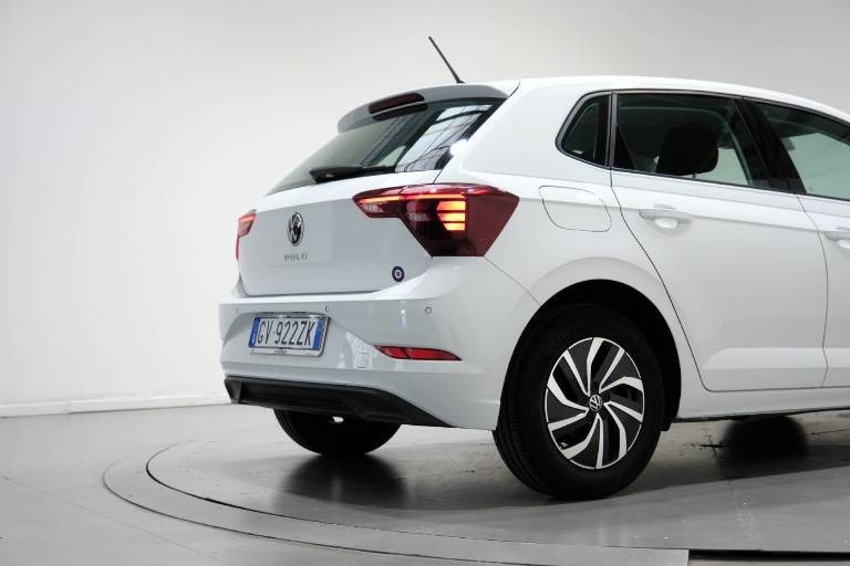 VOLKSWAGEN Polo 49