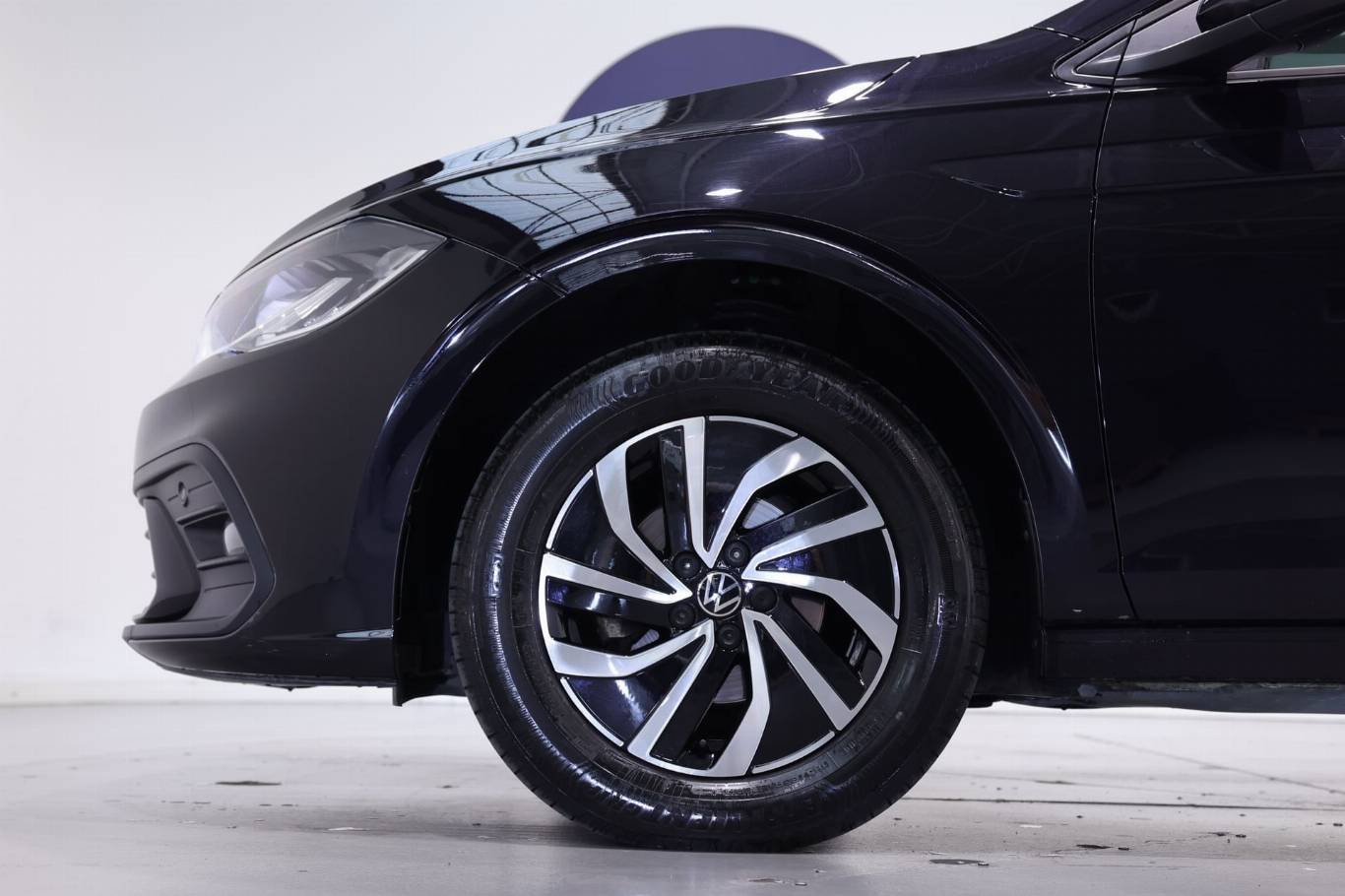 VOLKSWAGEN Polo 8