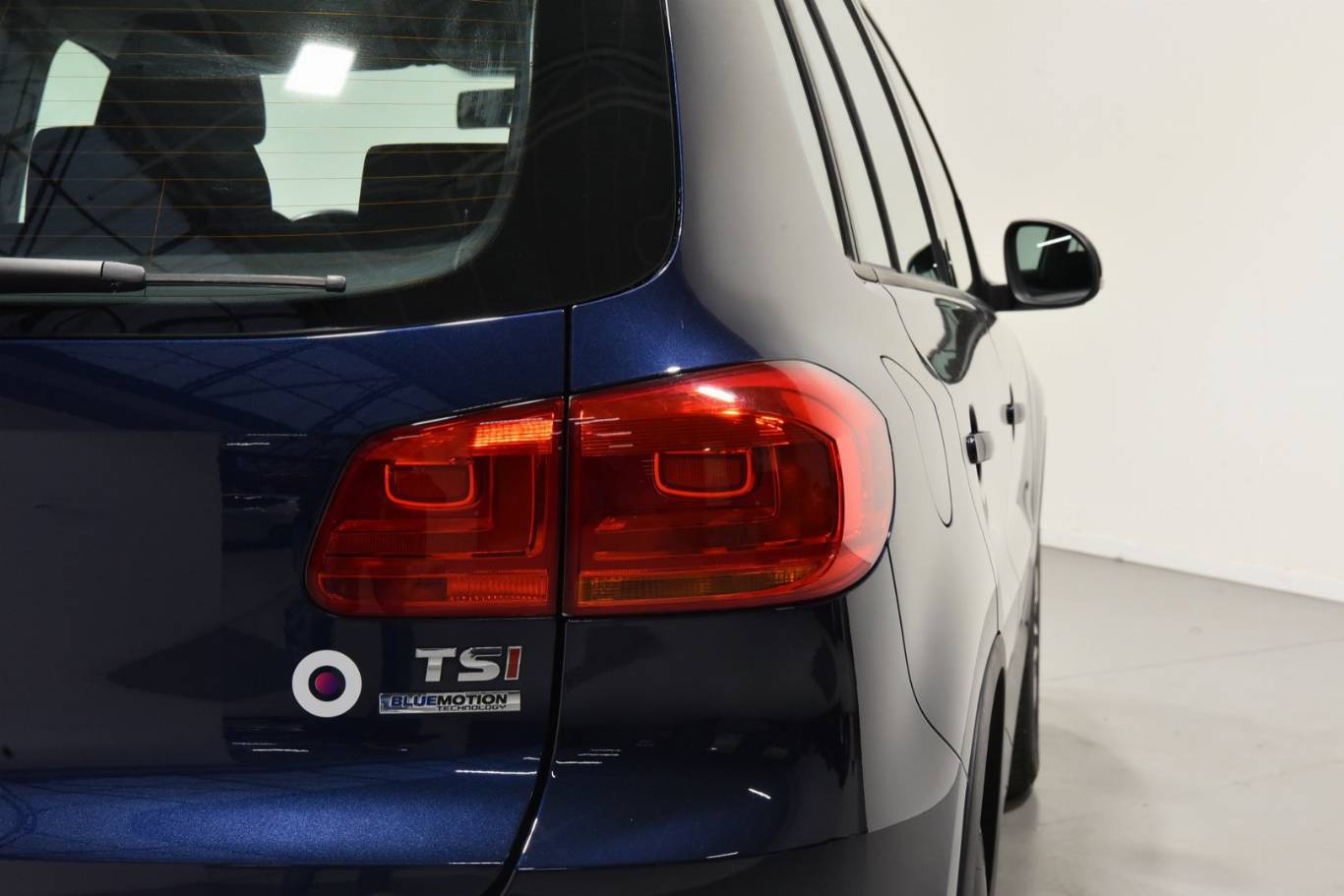 VOLKSWAGEN Tiguan 17